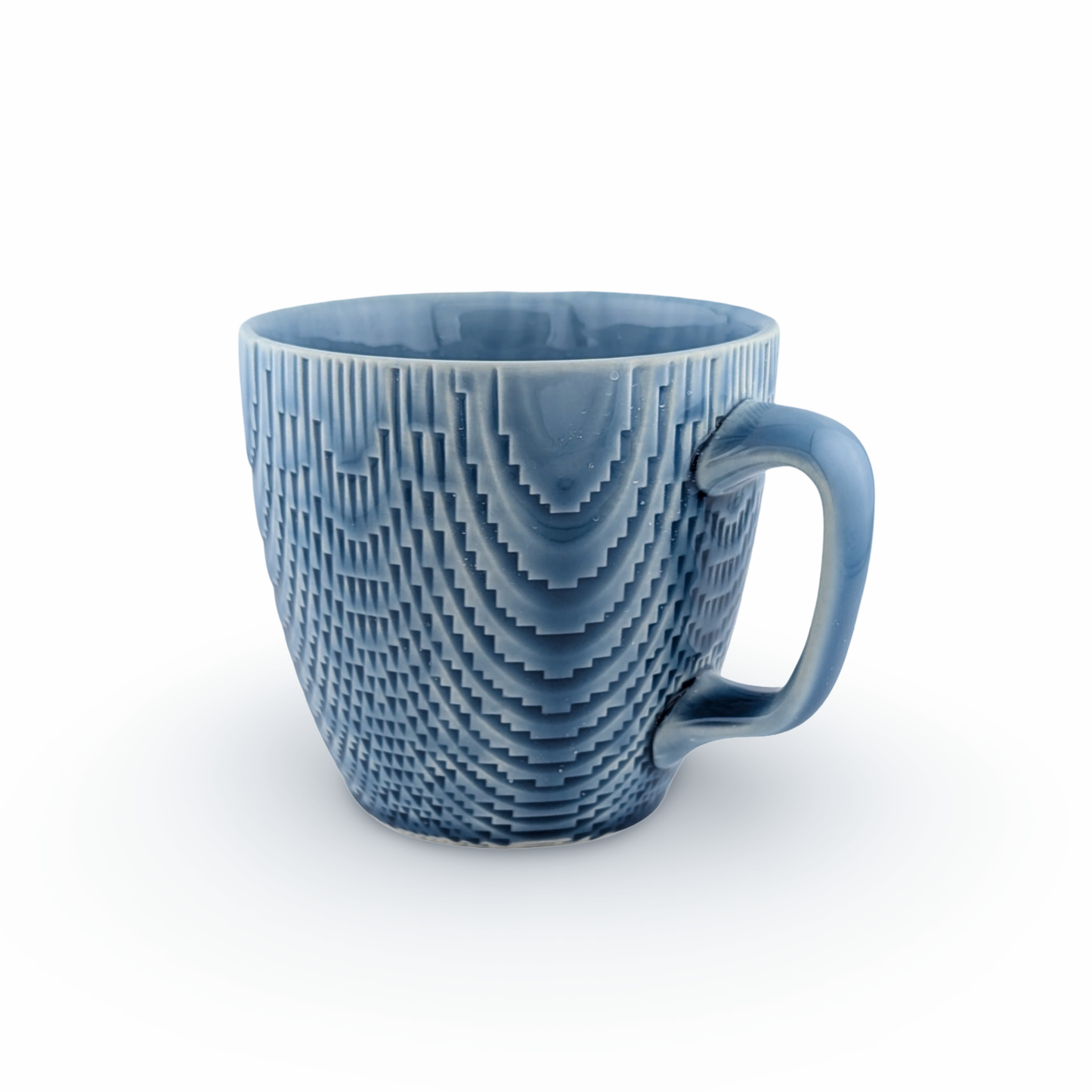 Curve Mug with Knockdown Surface and Close Handle
